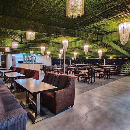 Golden Chariot Hotel Даман Екстериор снимка