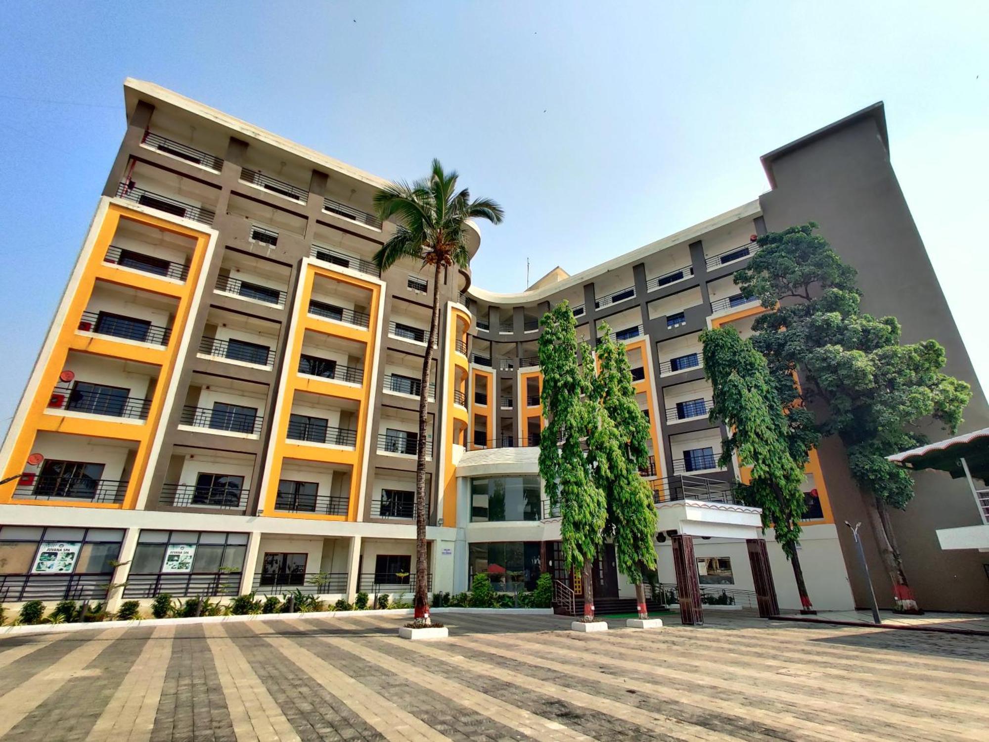 Golden Chariot Hotel Даман Екстериор снимка