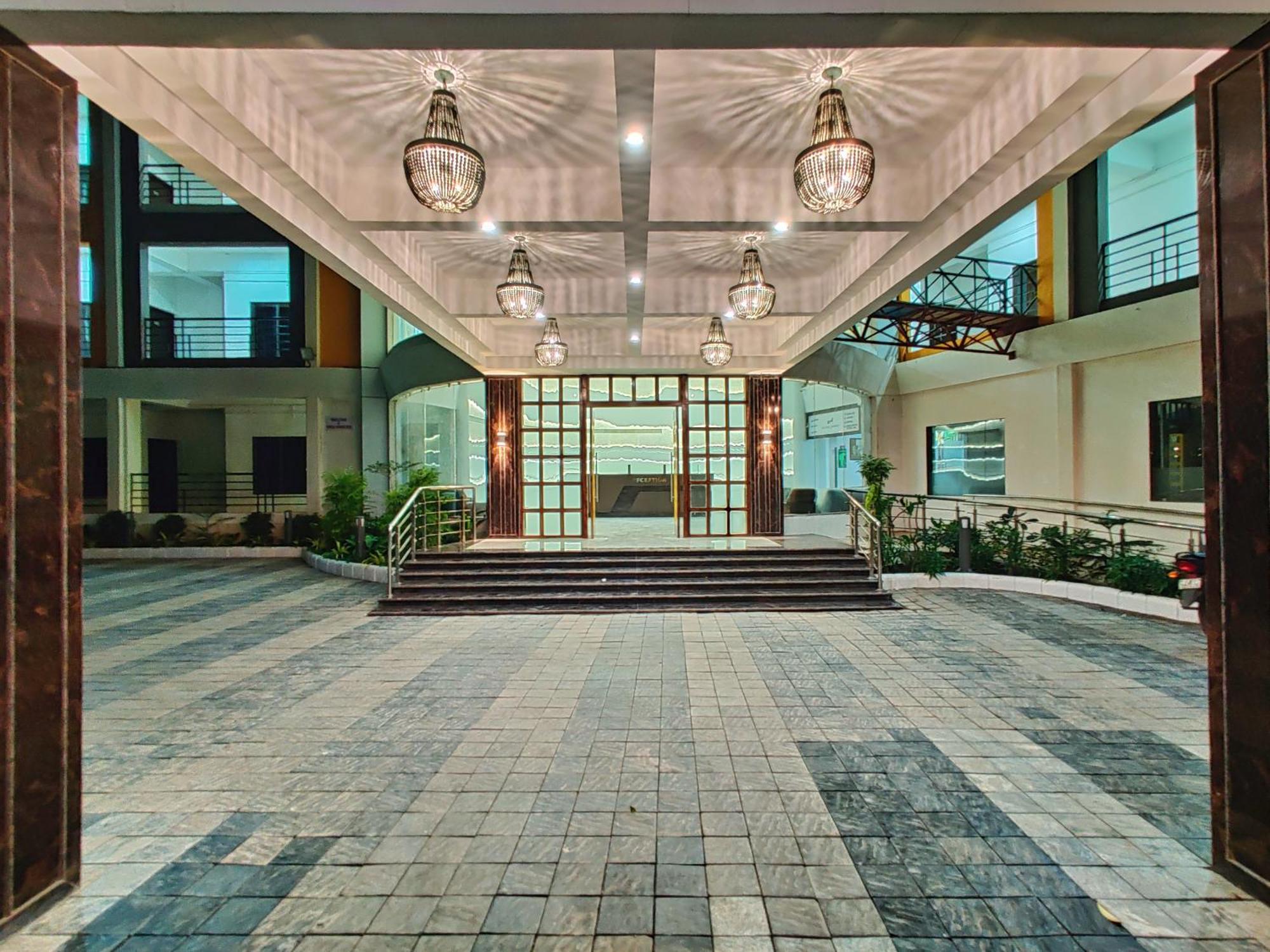Golden Chariot Hotel Даман Екстериор снимка