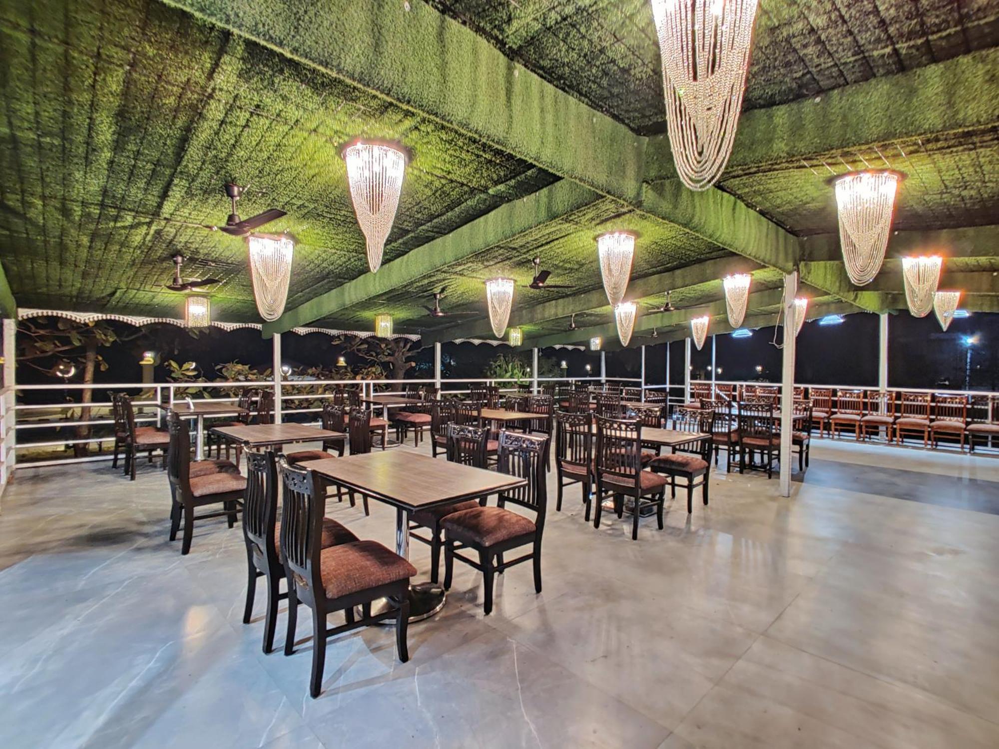 Golden Chariot Hotel Даман Екстериор снимка